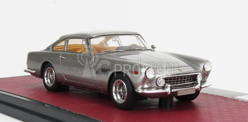 Modely v mierke Matrix Ferrari 250gt 2+2 Coupe 1960 1:43 Strieborná