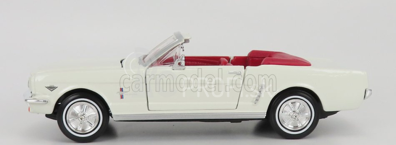 Motor-max Ford usa Mustang Cabriolet Otvorený 1964 - James Bond 007 - Goldfinger - Missione Goldfinger 1:24 Biela