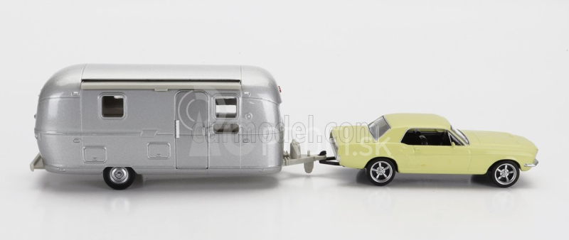 Norev Ford usa Mustang Coupe 1968 s Airstream Caravan Roulotte 1:43 Svetlo žltá