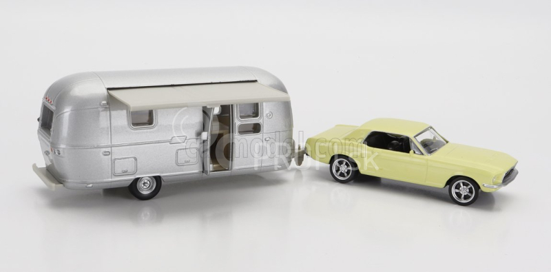 Norev Ford usa Mustang Coupe 1968 s Airstream Caravan Roulotte 1:43 Svetlo žltá