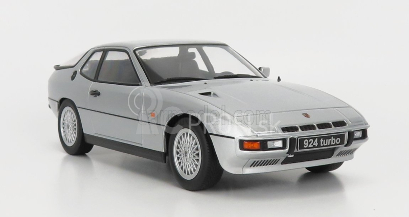 Porsche 924 Turbo Coupe 1986 v mierke 1:18 strieborná