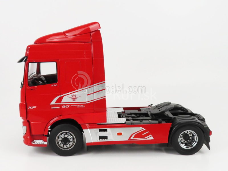 Premium classixxs DAF Xf Space Cab Tractor Truck 2-assi 2018 1:18 červená biela