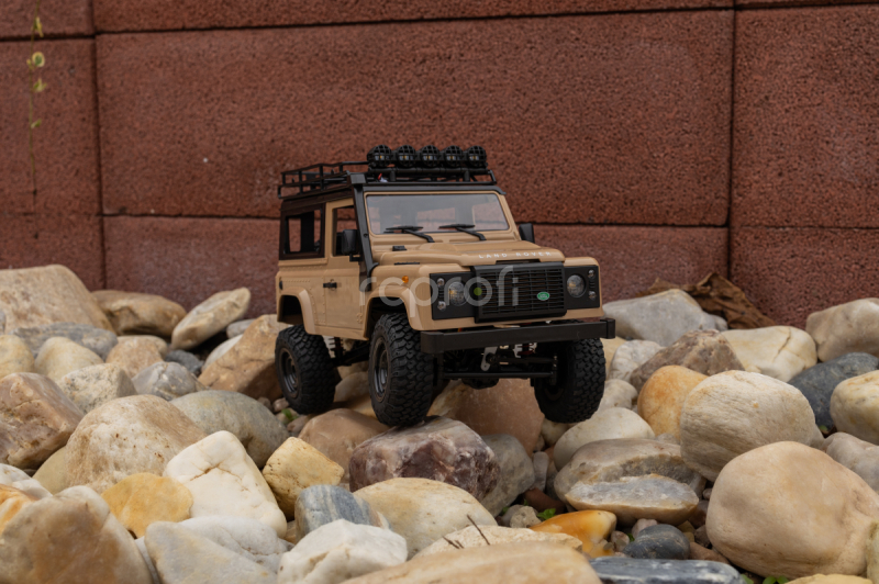 RC auto Land Rover Defender T98 V2 1/12, piesková + náhradná batéria