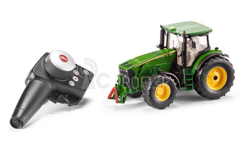 RC traktor John Deere