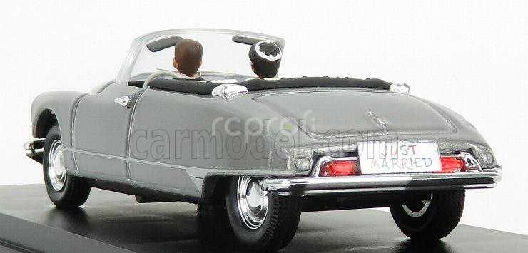 Rio-models Citroen Ds 19 Cabriolet Just Married 1961 s figúrkami 1:43 sivá