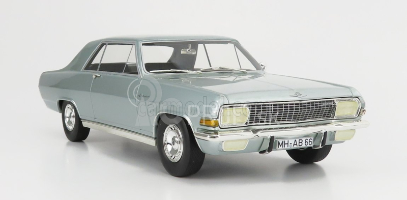 Schuco Opel Diplomat A 1965 1:18 strieborný