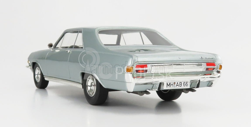 Schuco Opel Diplomat A 1965 1:18 strieborný