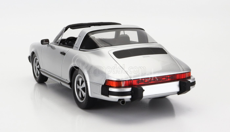 Schuco Porsche 911 Targa 1977 1:18 strieborná