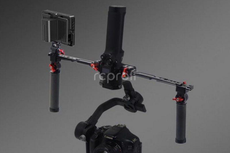 Séria DJI RS 3 / 4 - dvojitý ručný stabilizátor