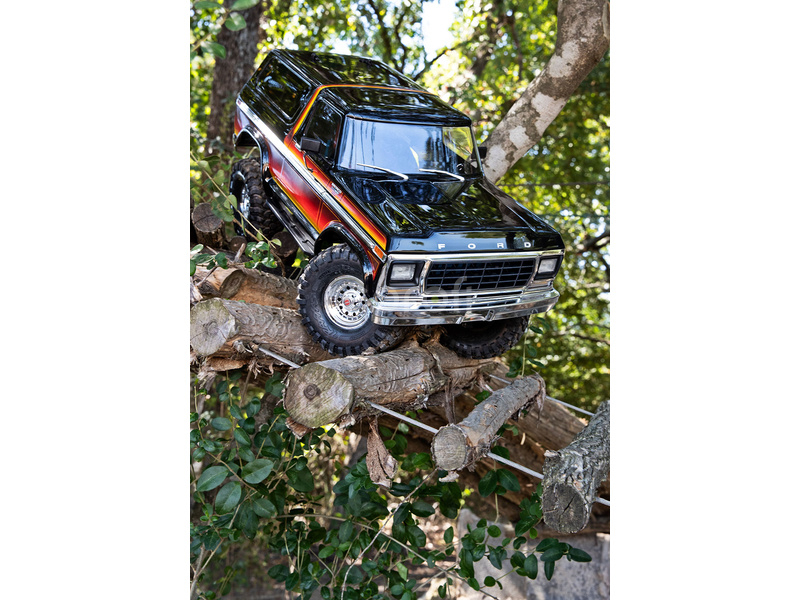 Traxxas TRX-4 Ford Bronco 1979 1:10 RTR červená