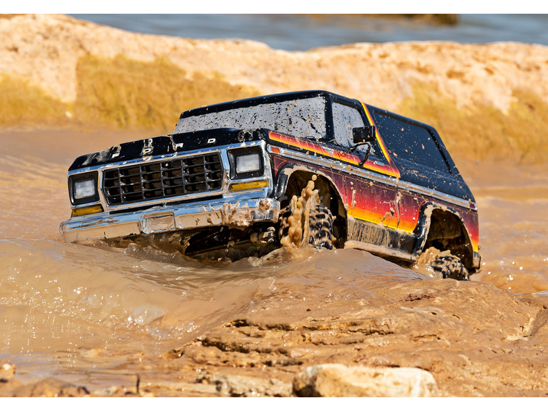 Traxxas TRX-4 Ford Bronco 1979 1:10 RTR červená