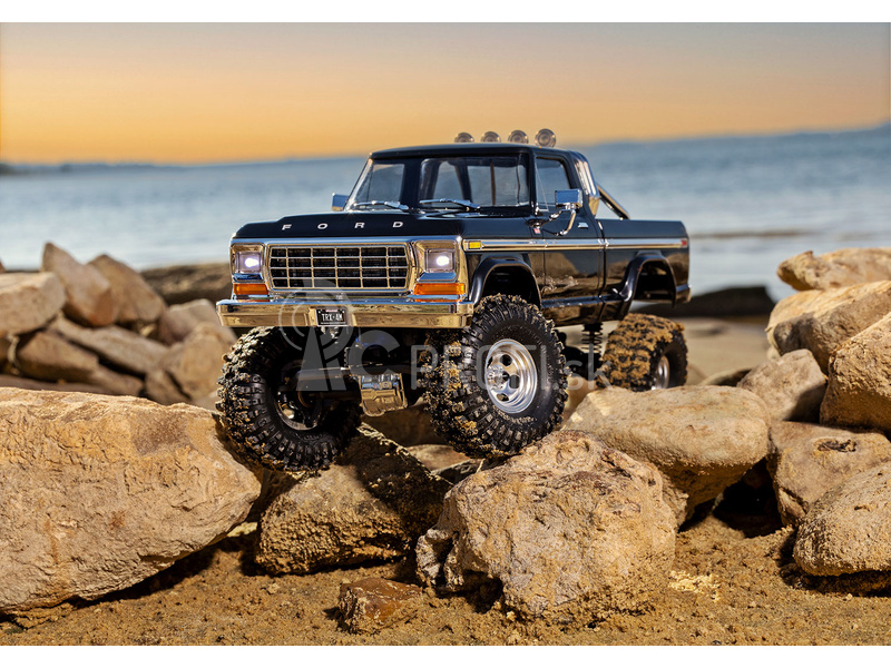 Traxxas TRX4-M Ford F-150 1979 1:18 RTR čierny