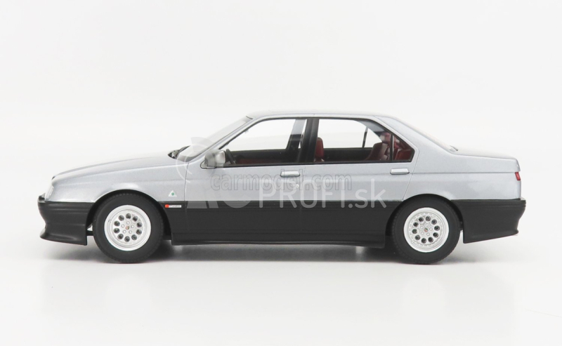 Triple9 Alfa romeo 164 Q4 1994 - Tmavočervený interiér 1:18 Strieborná šedá