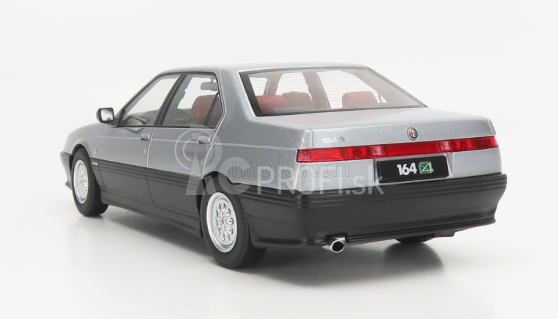 Triple9 Alfa romeo 164 Q4 1994 - Tmavočervený interiér 1:18 Strieborná šedá