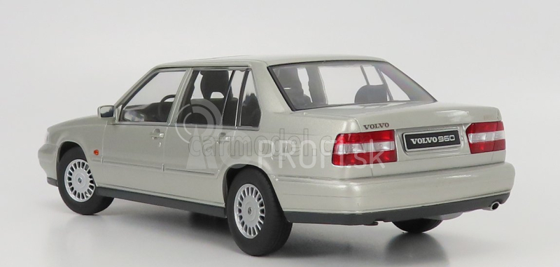 Triple9 Volvo 960 1996 1:18 Silver Sands Met