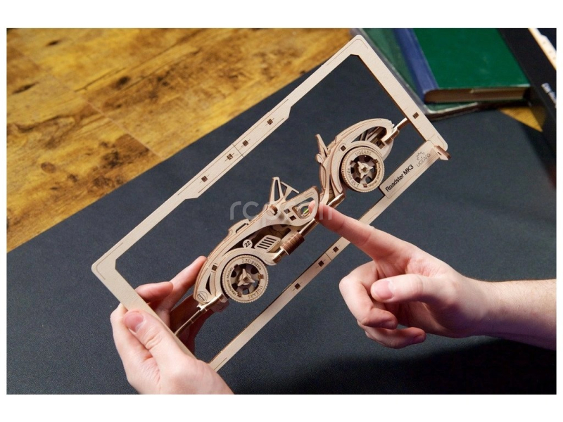 Ugears 2,5D drevené mechanické puzzle Roadster MK3