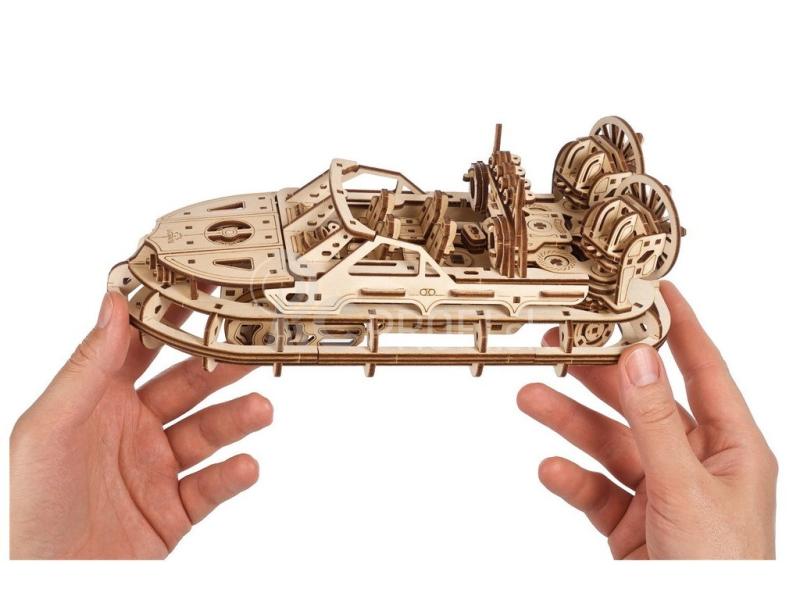 Ugears 3D drevené mechanické puzzle pásové terénne vozidlo