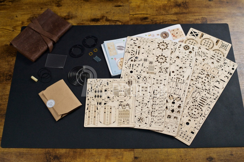 Ugears 3D drevené mechanické puzzle trojkolka UGR-S