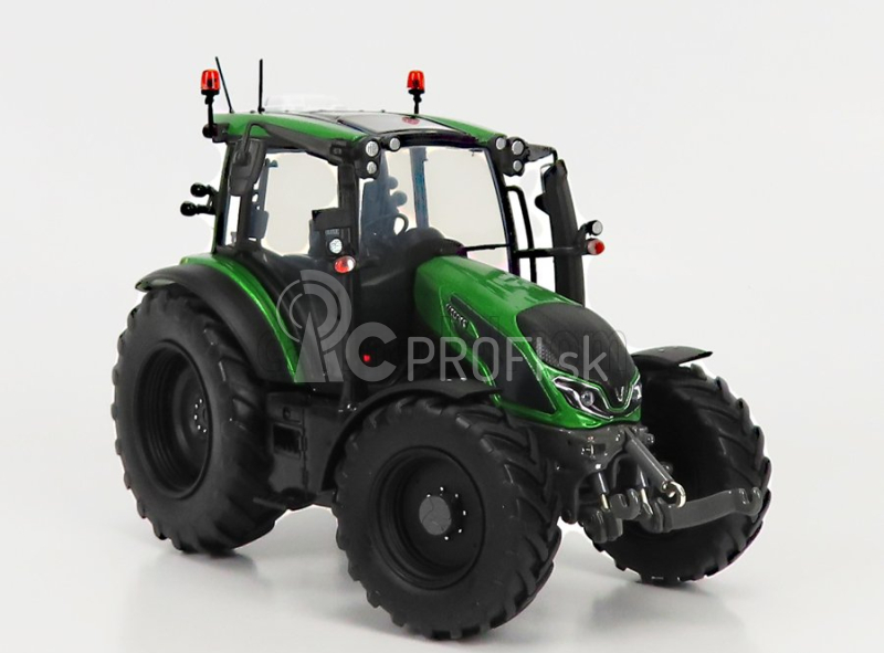 Universal hobbies Valtra G135 Traktor 2017 1:32 Zelená s čiernou