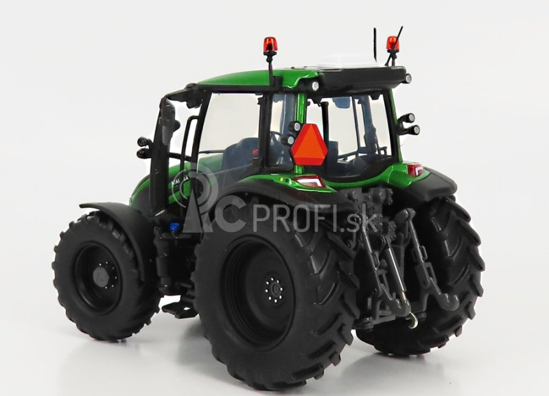 Universal hobbies Valtra G135 Traktor 2017 1:32 Zelená s čiernou