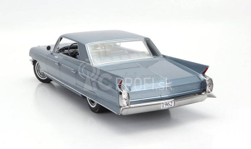 Známka-modely Cadillac Sedan De Ville 1962 1:18 Newport Blue Met